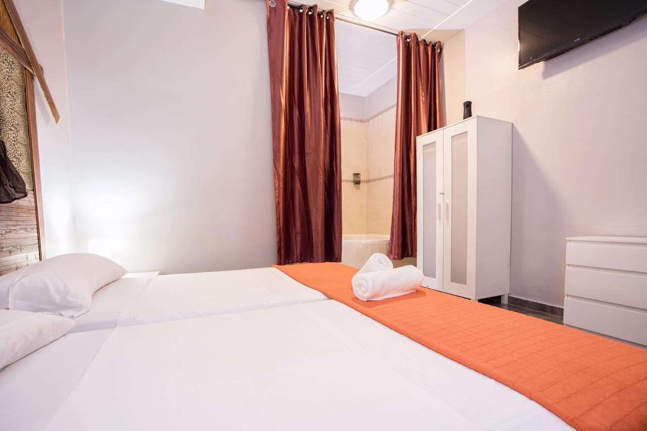 Hostal Ciudad Jardin Малага Экстерьер фото