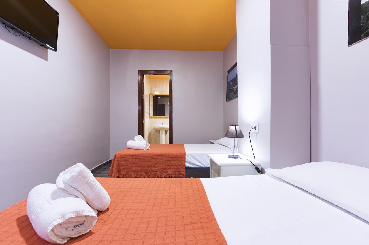 Hostal Ciudad Jardin Малага Экстерьер фото