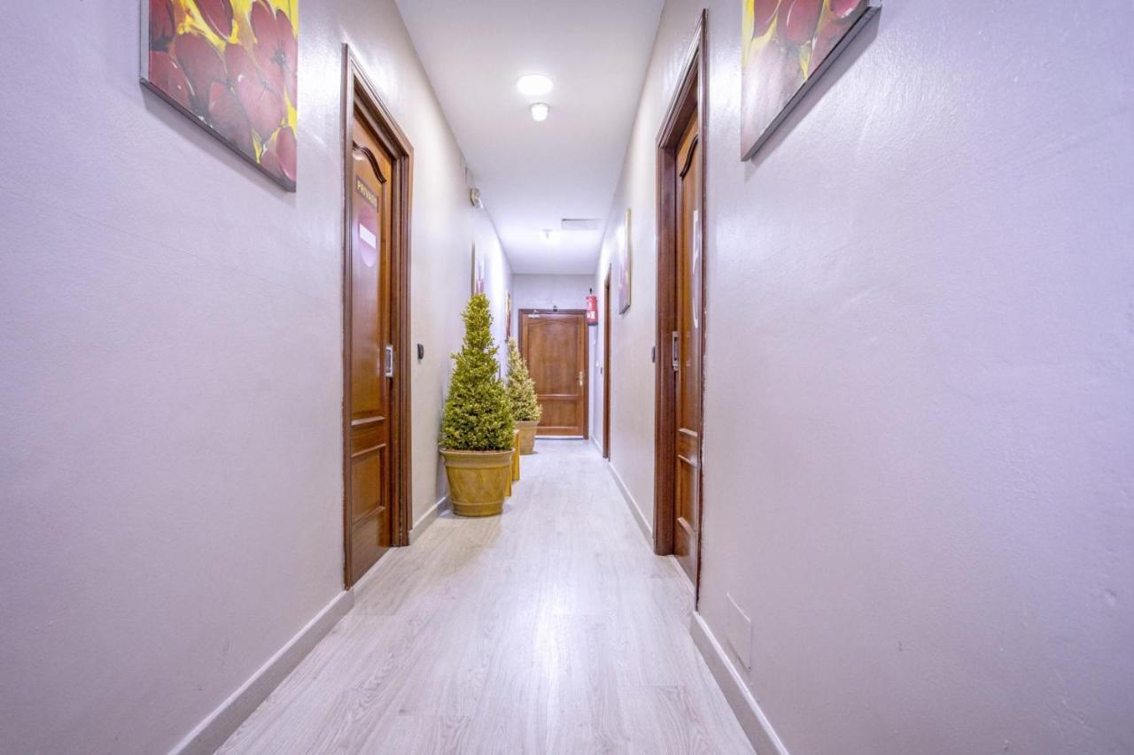 Hostal Ciudad Jardin Малага Экстерьер фото