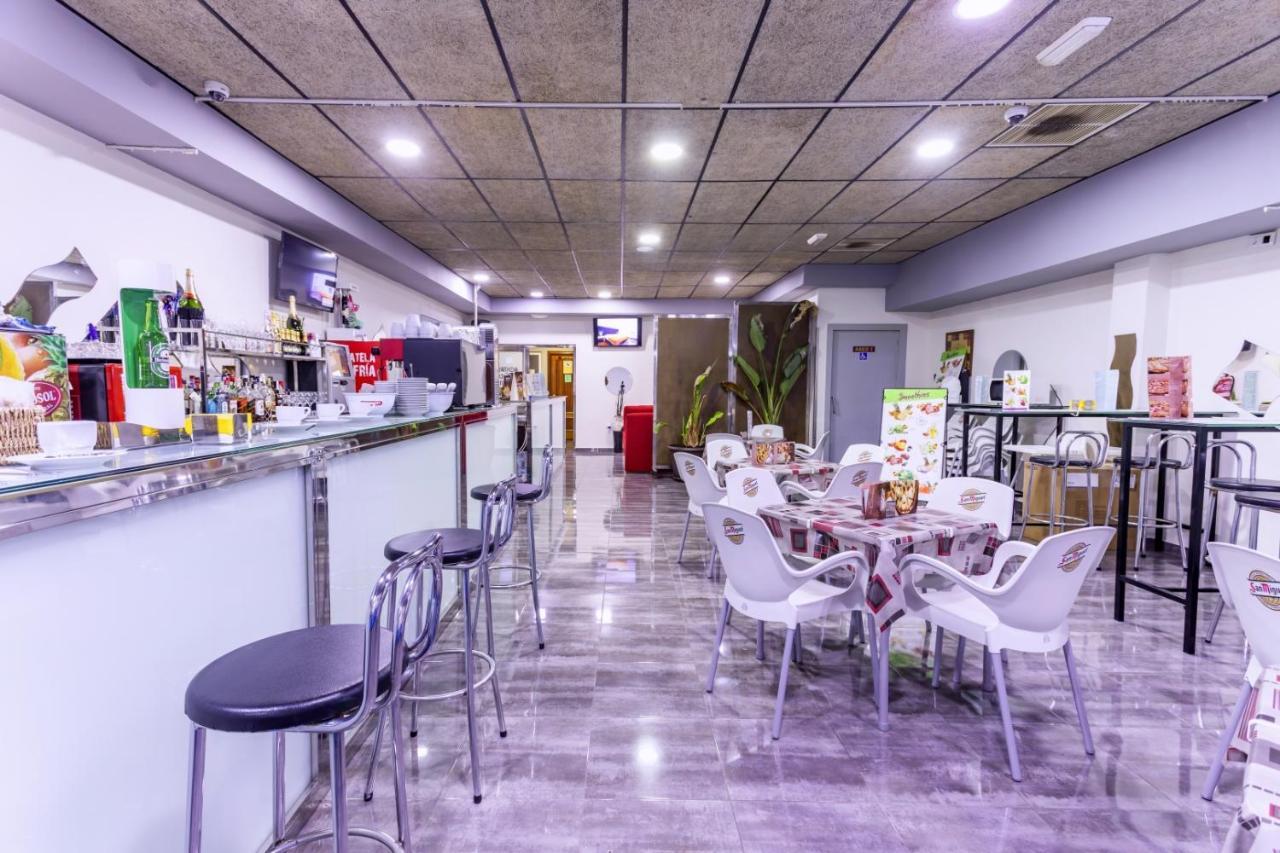 Hostal Ciudad Jardin Малага Экстерьер фото