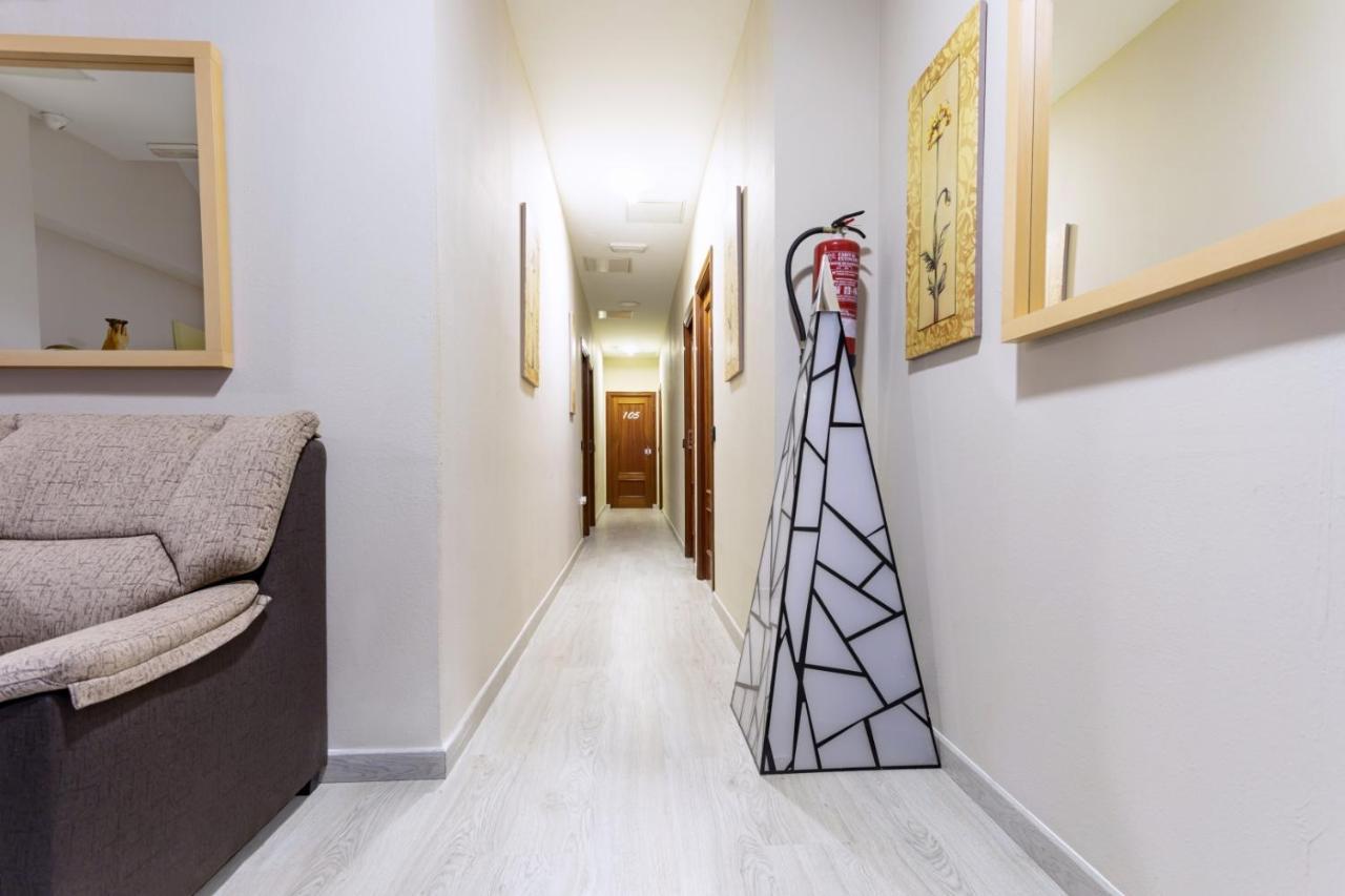 Hostal Ciudad Jardin Малага Экстерьер фото