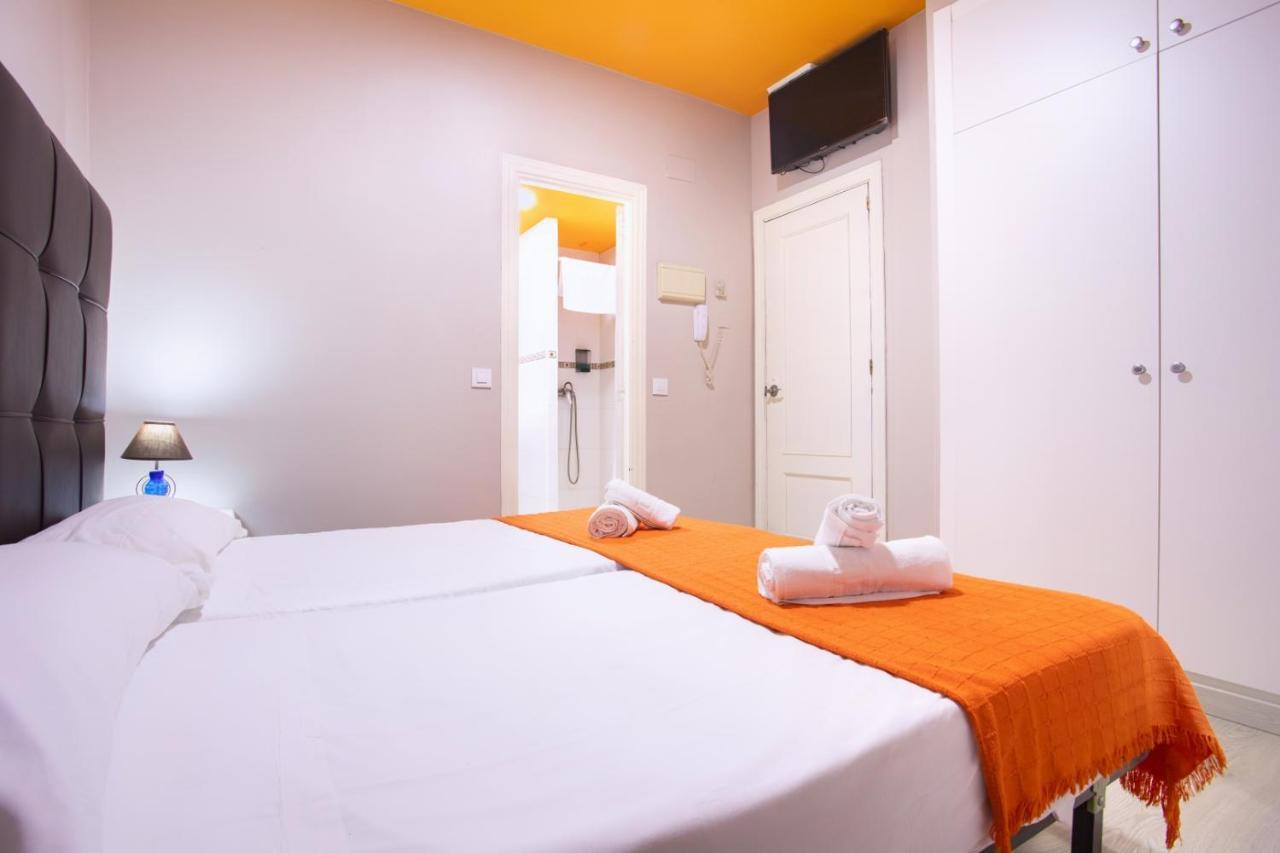 Hostal Ciudad Jardin Малага Экстерьер фото