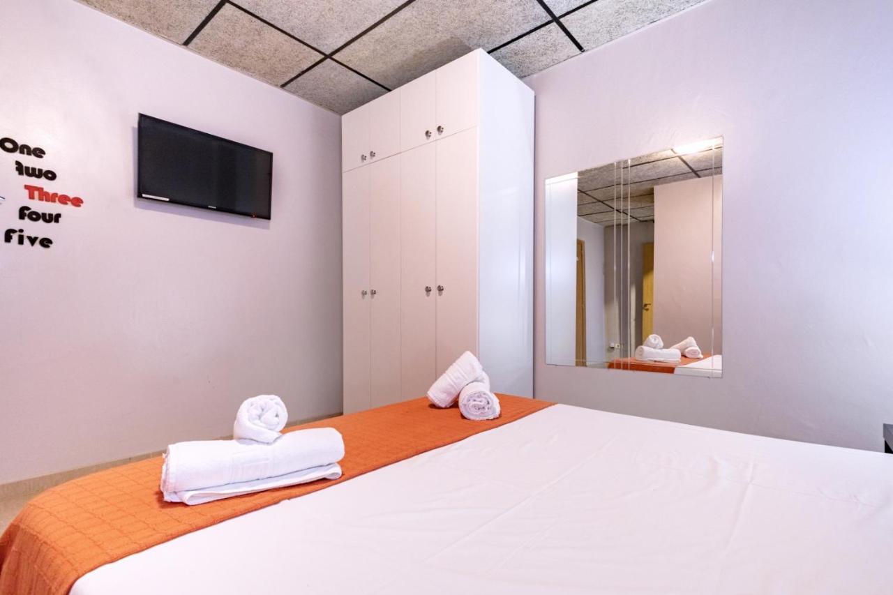 Hostal Ciudad Jardin Малага Экстерьер фото